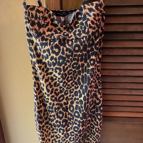 NEVER WORN Leopard Bodycon dress - Picture 4 of 4